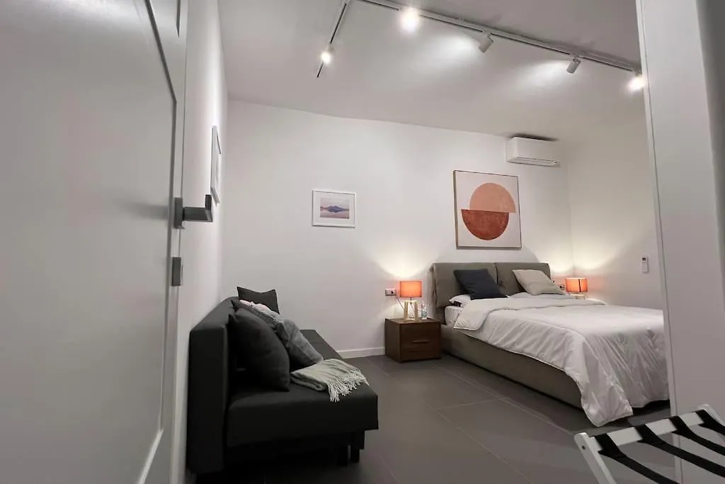 Casa Losito, Boutique Apartment 100 Mq In The Heart Of Naples! 0*, Naples
